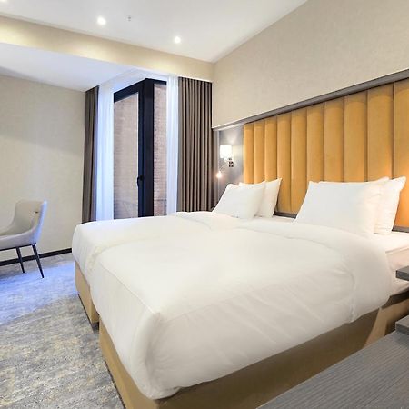 Griffin Hotel Tbilisi Ngoại thất bức ảnh