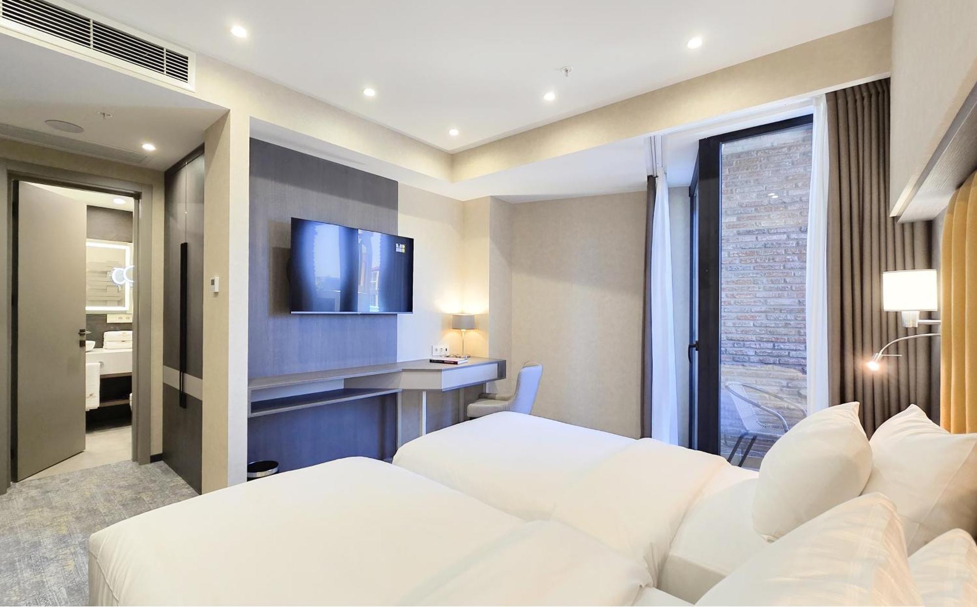 Griffin Hotel Tbilisi Ngoại thất bức ảnh